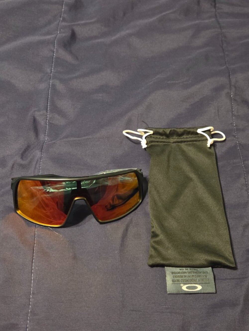 SPORTY SUNGLASSES